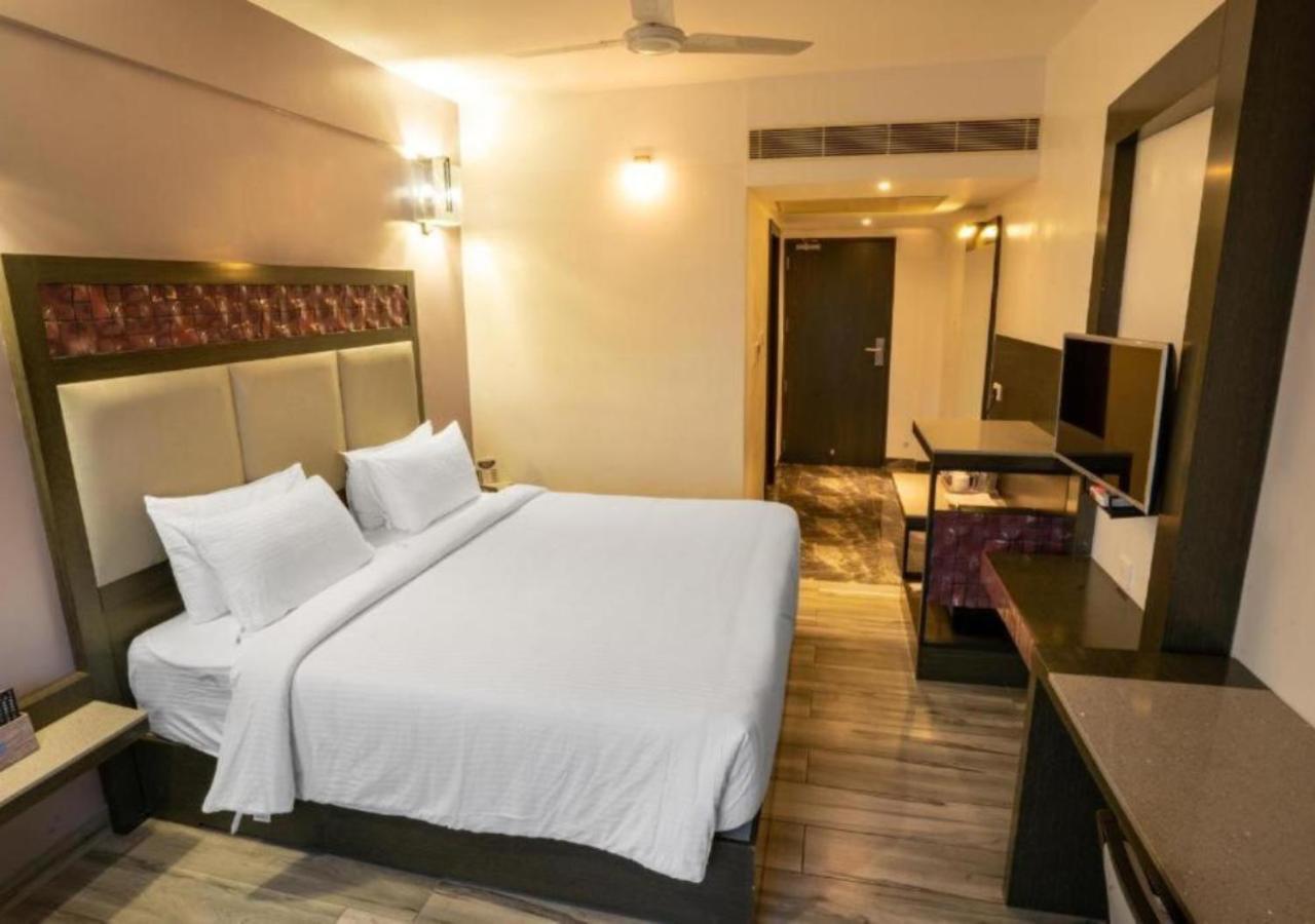 Hotel Visakka Palani Bagian luar foto