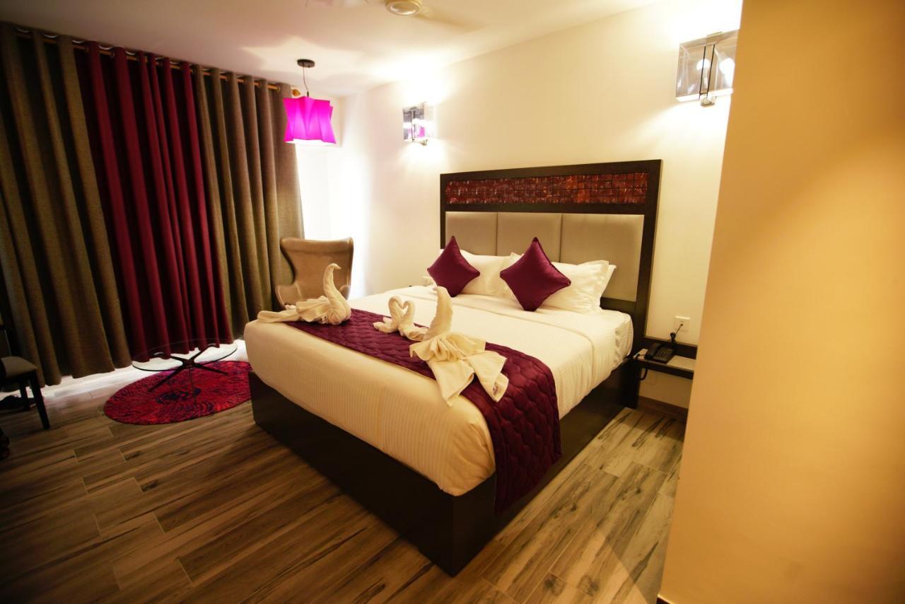 Hotel Visakka Palani Bagian luar foto
