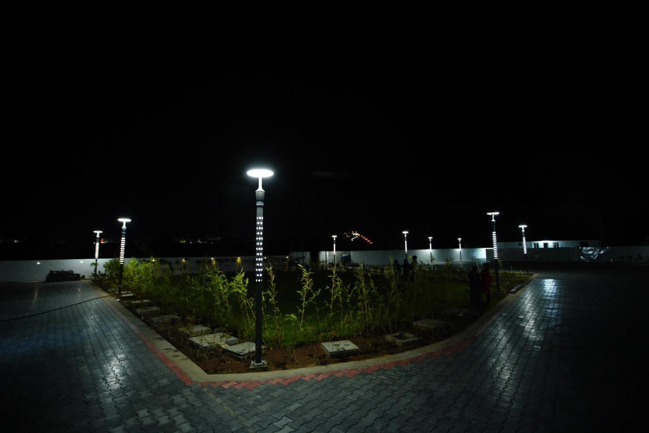Hotel Visakka Palani Bagian luar foto