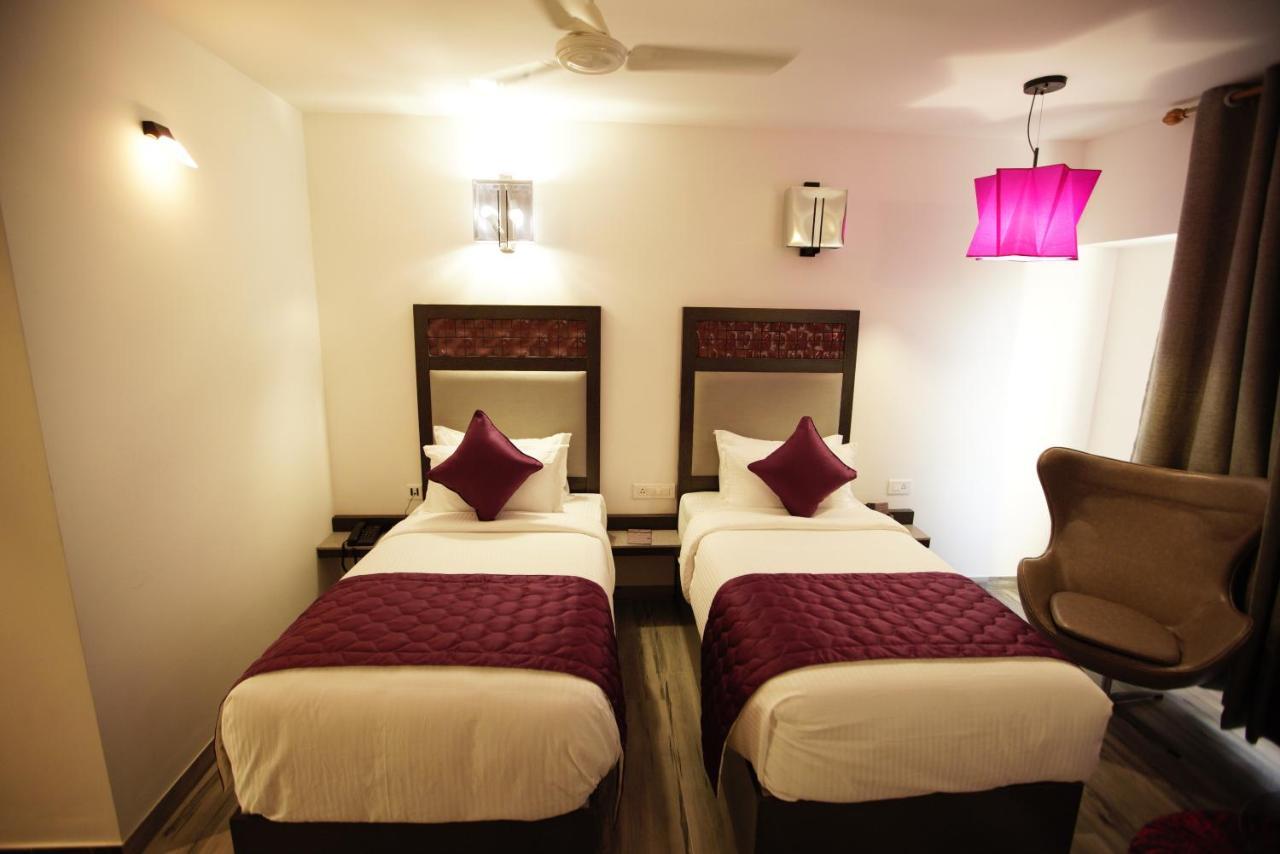 Hotel Visakka Palani Bagian luar foto
