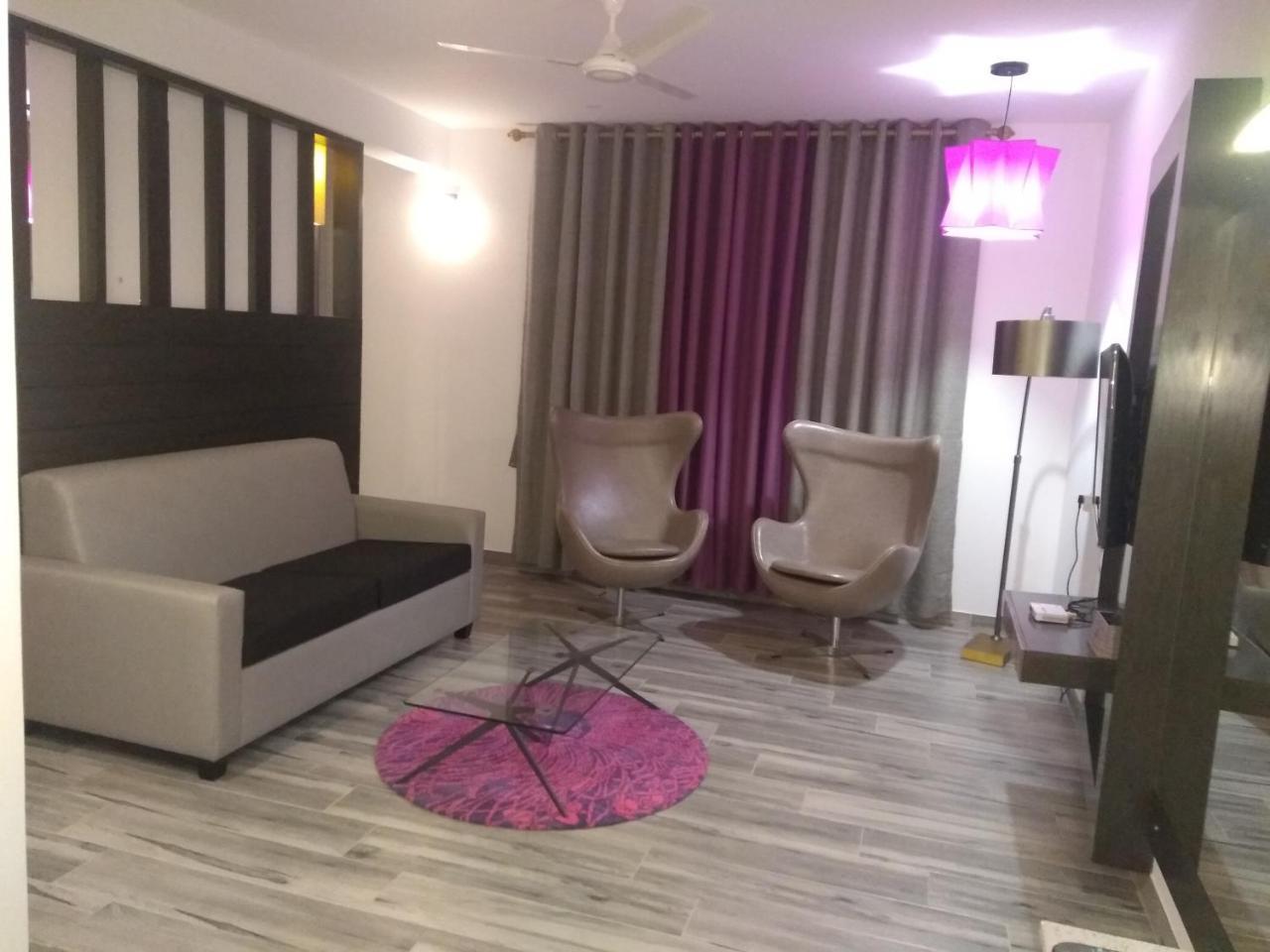 Hotel Visakka Palani Bagian luar foto
